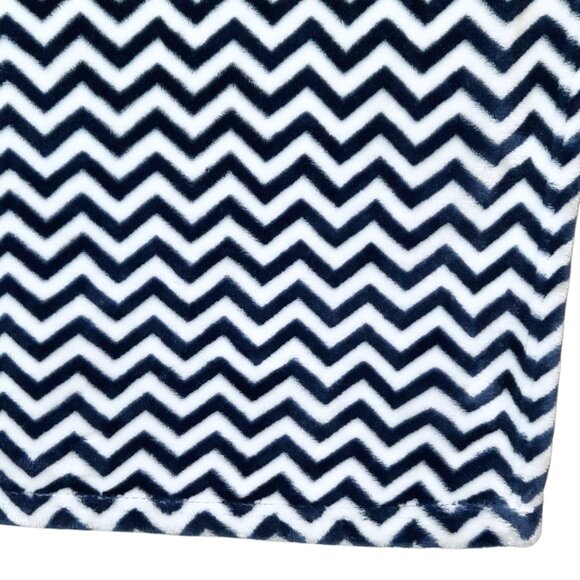 Hudson Baby HB Chevron Zig Zag Blue & White Security Lovey Blanket 30" X 36" - Picture 2 of 4